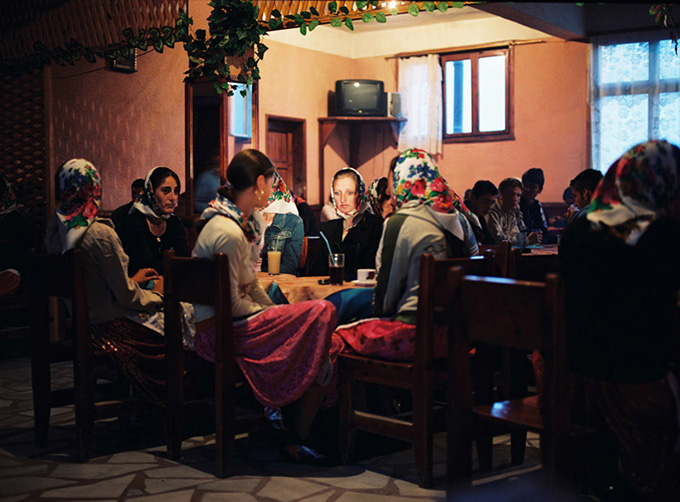 Oben im Café. Ribnovo, Bulgarien 2006